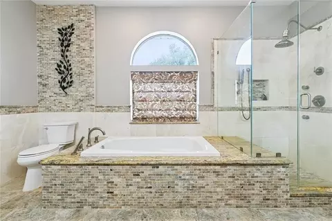 Bath - 573 Oak St, Norco, LA 70079 photo 1 of 4