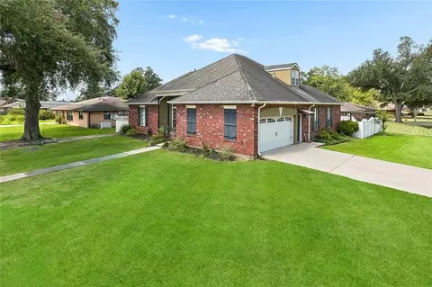Exterior - 573 Oak St, Norco, LA 70079 photo 2 of 5