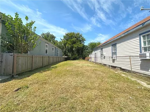 1426 St Anthony St, New Orleans, LA 70116