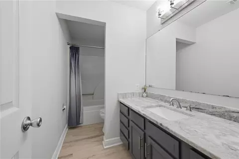 Bath - 204 Laurel Ct, Luling, LA 70070 photo 3 of 3