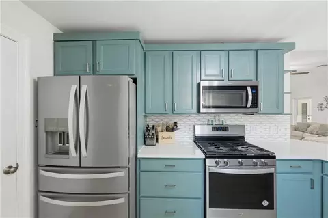 Kitchen - 204 Laurel Ct, Luling, LA 70070 photo 2 of 3