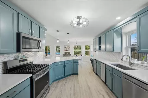 Kitchen - 204 Laurel Ct, Luling, LA 70070 photo 3 of 3