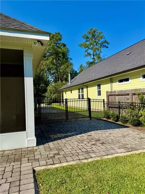 Exterior - 1314 W 23rd Ave, Covington, LA 70433 photo 8 of 10