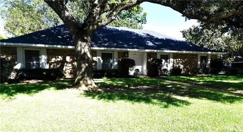 527 Wimbledon Blvd, Alexandria, LA 71303