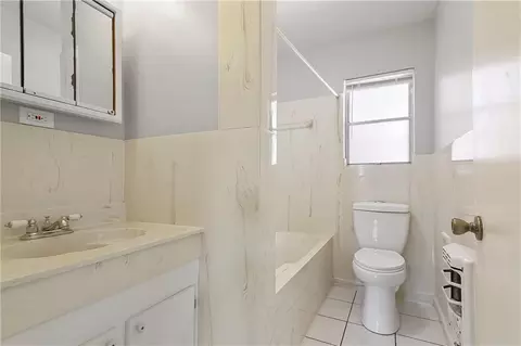 Bath - 227 Barton Ave, Luling, LA 70070 photo 2 of 2