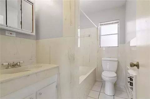 Bath - 227 Barton Ave, Luling, LA 70070 photo 2 of 2