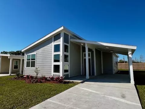 1036 Pin Oak Dr, Terrytown, LA 70056