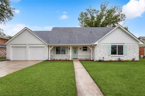 382 Oak Tree Dr, Laplace, LA 70068