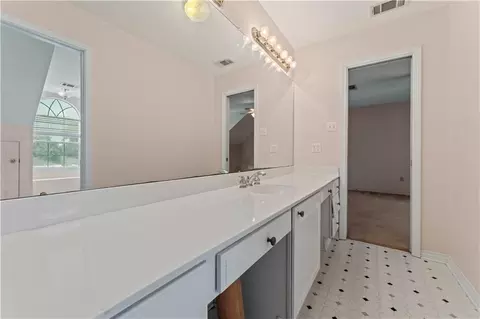 Bath - 217 W 3rd St, Reserve, LA 70084 photo 6 of 6