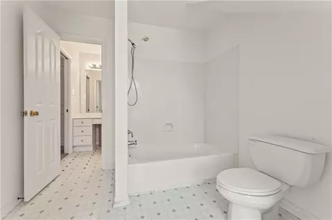 Bath - 217 W 3rd St, Reserve, LA 70084 photo 5 of 6