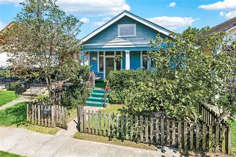 1529 Lesseps St, New Orleans, LA 70117