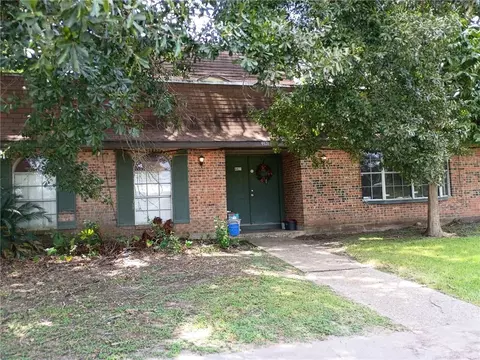 4421 27 Woodland Dr, New Orleans, LA 70131