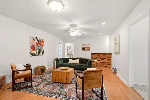 Living - 7 Caddo Ct, Kenner, LA 70065 photo 2 of 3