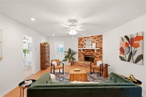 Living - 7 Caddo Ct, Kenner, LA 70065 photo 1 of 3