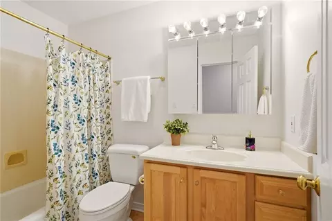 Bath - 7 Caddo Ct, Kenner, LA 70065 photo 2 of 2