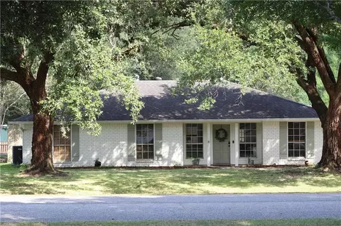 9632 Trendale Dr, Greenwell Springs, LA 70739