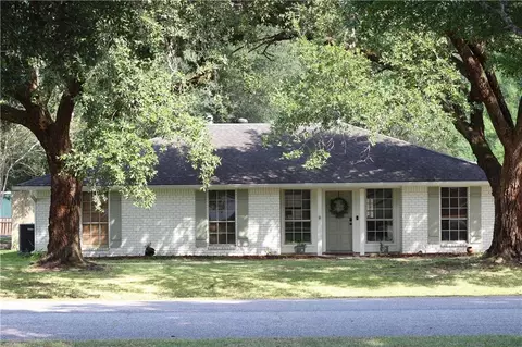 9632 Trendale Dr, Greenwell Springs, LA 70739