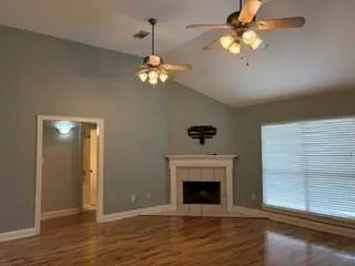 Living - 25094 Lowe Davis Rd, Covington, LA 70435 photo 2 of 4