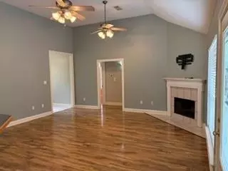 Living - 25094 Lowe Davis Rd, Covington, LA 70435 photo 3 of 4