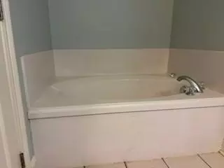 Bath - 25094 Lowe Davis Rd, Covington, LA 70435 photo 2 of 3