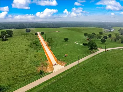 La Tung Road, Covington, LA 70435