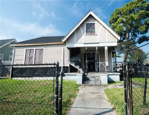 9130 Apple St, New Orleans, LA 70118