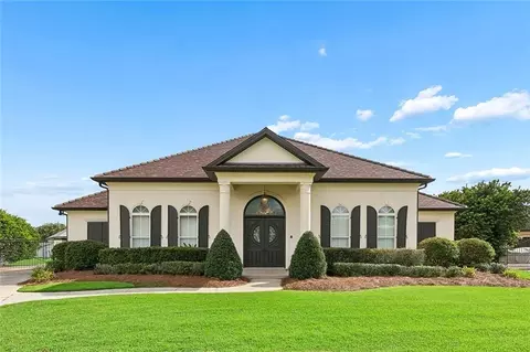 160 Primrose Dr, Belle Chasse, LA 70037