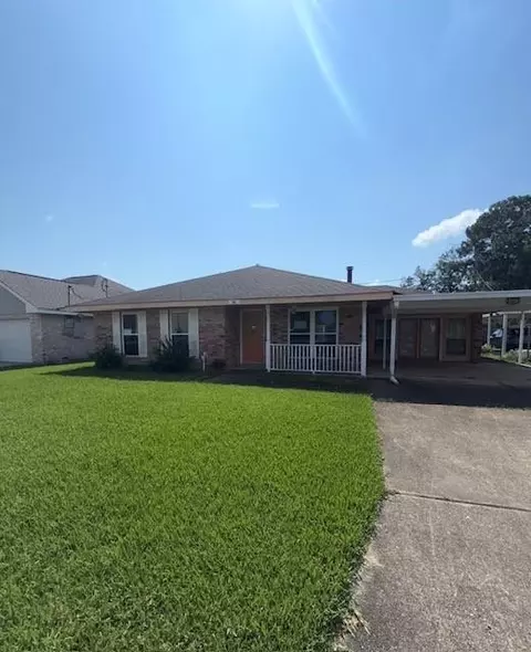 96 River Point Dr, Destrehan, LA 70047