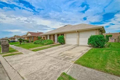 5713 E Louis Prima Dr, New Orleans, LA 70128