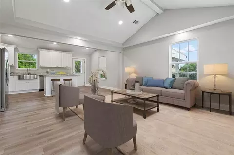 Living - 924 Gassen St, Luling, LA 70070 photo 1 of 3