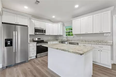 Kitchen - 924 Gassen St, Luling, LA 70070 photo 2 of 2