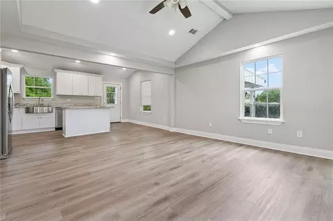 Living - 924 Gassen St, Luling, LA 70070 photo 2 of 3