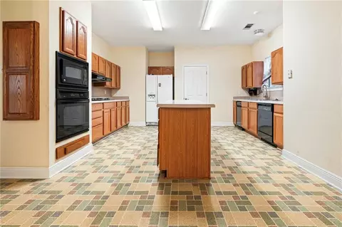 Kitchen - 69170 4th Ave, Covington, LA 70433 photo 1 of 2