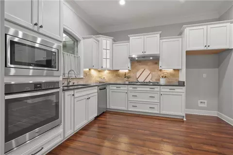 Kitchen - 637 Weston Way, Covington, LA 70433 photo 2 of 2