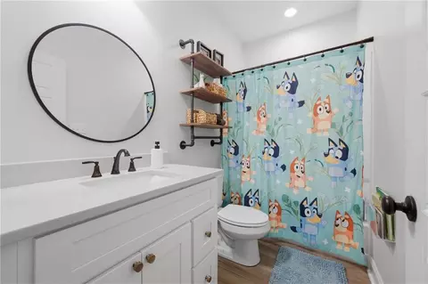Bath - 503 Lauve Ln, Luling, LA 70070 photo 3 of 3