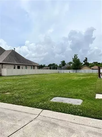 3104 Rue Marcelle Dr, Meraux, LA 70075