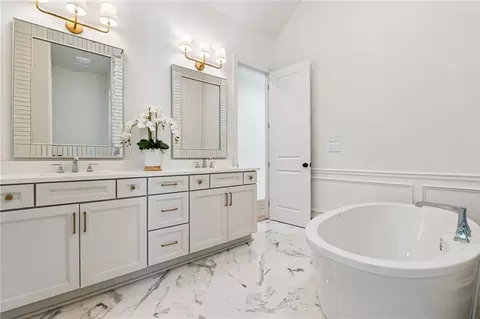 Bath - 4232 Cypress Point Dr, Covington, LA 70433 photo 2 of 3