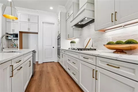 Kitchen - 4232 Cypress Point Dr, Covington, LA 70433 photo 3 of 4