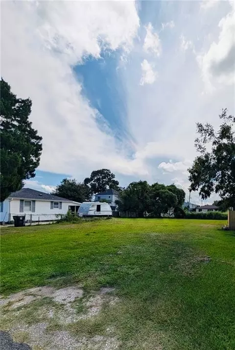 202 2nd St, Chalmette, LA 70043 photo 2