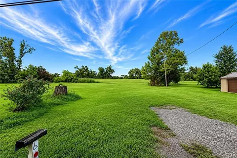 14936 River Rd, Hahnville, LA 70057