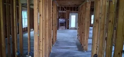 Entry Way - 433 E Maple Loop, Laplace, LA 70068 photo 1 of 3