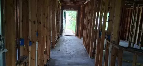 Entry Way - 433 E Maple Loop, Laplace, LA 70068 photo 2 of 3