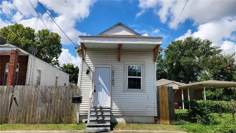 2122 2nd St, New Orleans, LA 70113