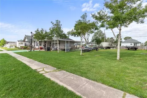 1528 Schnell Dr, Arabi, LA 70032