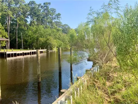 101 Island Dr, Slidell, LA 70458