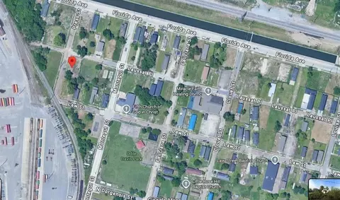2900 Laussat Pl, New Orleans, LA 70117