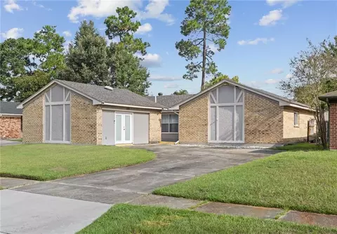 Exterior - 320 Drury Ln, Slidell, LA 70460 photo 2 of 9