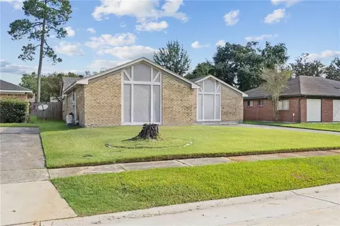 Exterior - 320 Drury Ln, Slidell, LA 70460 photo 3 of 9