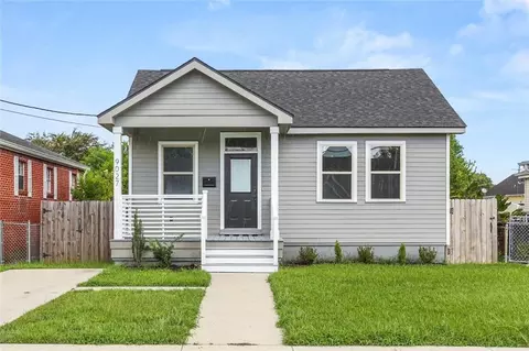 9027 Fig St, New Orleans, LA 70118