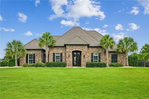900 Pine Wild Cir, Madisonville, LA 70447